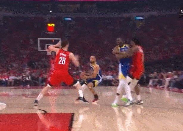 互喷、摔跤、伤退！火勇大战摩擦不断变身格斗现场